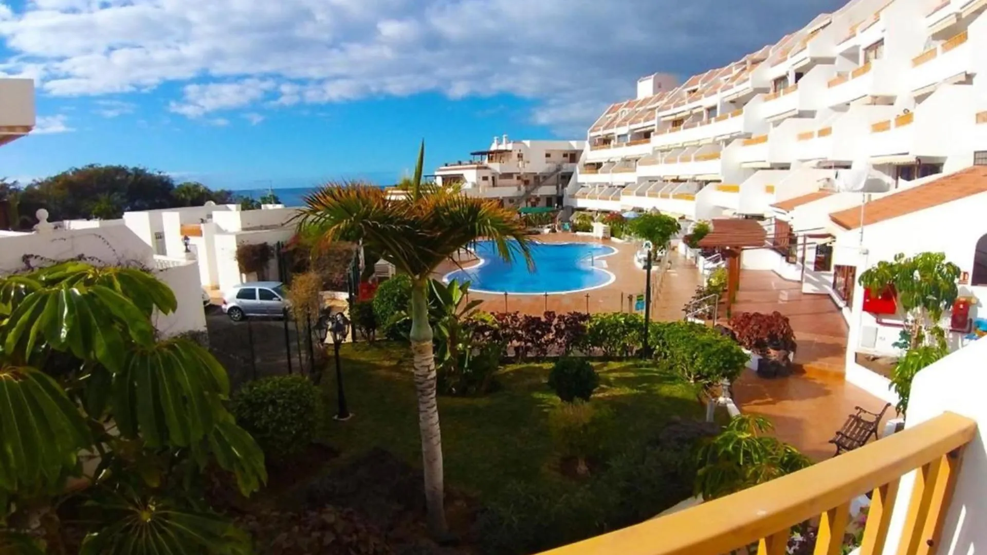 Appartamento Primo Piano Con Vista Piscina E Parziale Vista Mare location